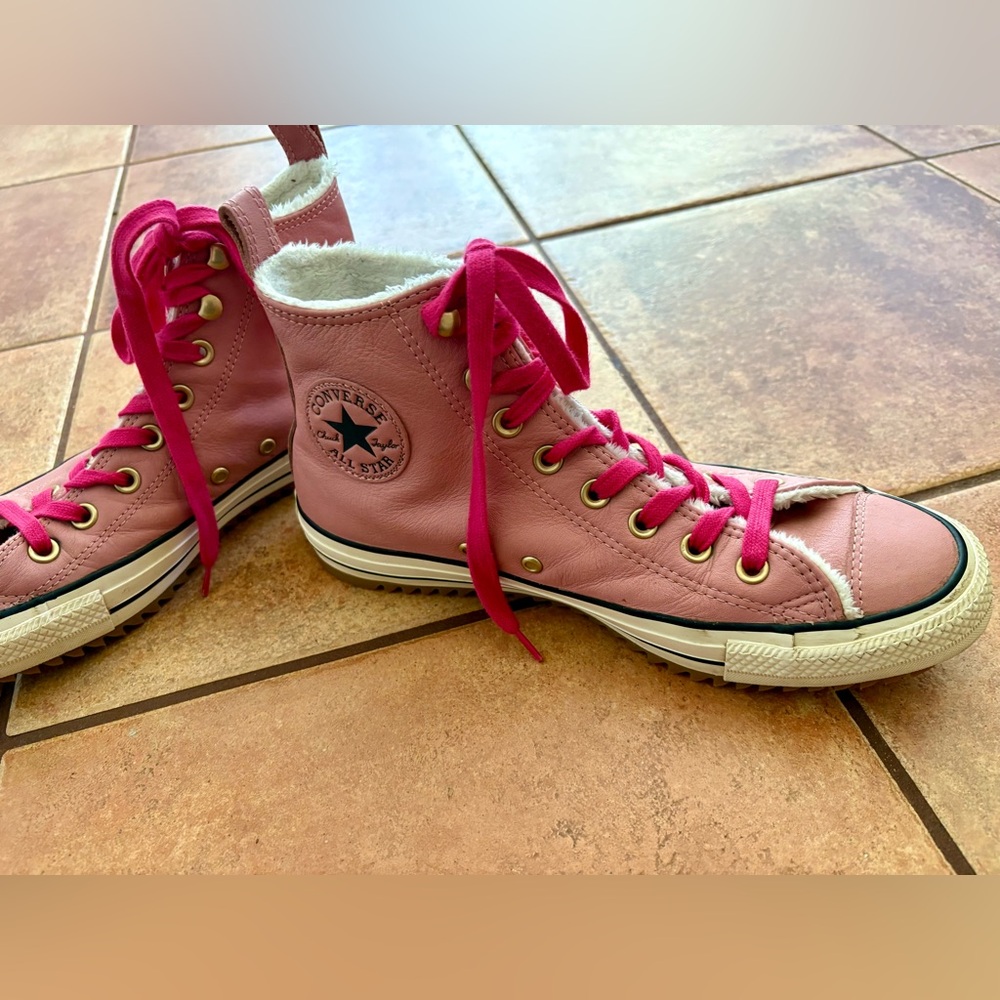 Converse Chuck Taylor All Star Pink High-Top Leather Sherpa Lined Shoes W10/M8